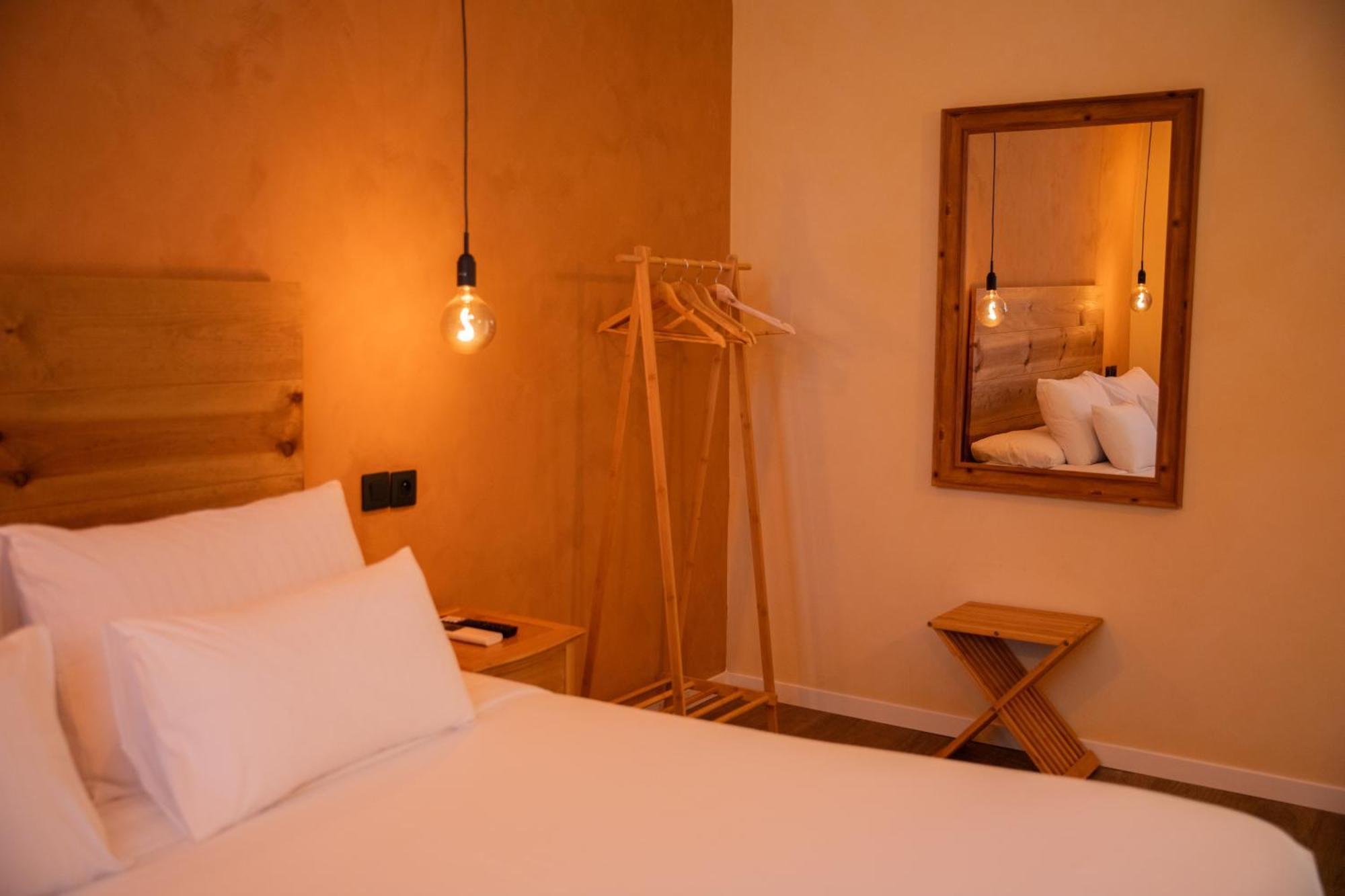 Maison Roucas - Restaurant Et Chambres D'Hotes Solérieux Eksteriør bilde