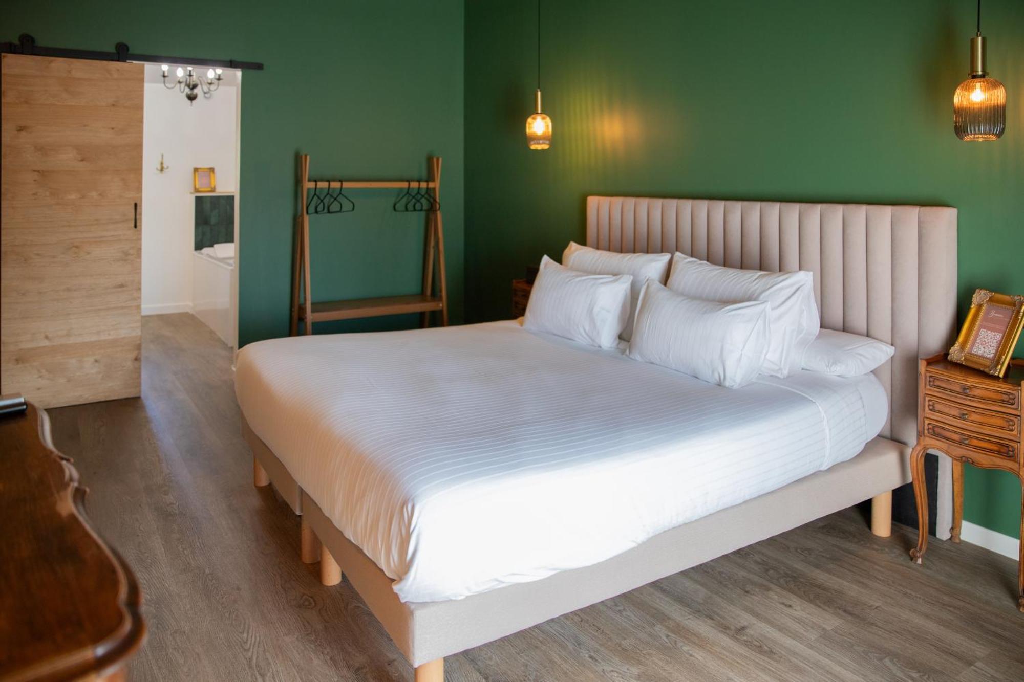 Maison Roucas - Restaurant Et Chambres D'Hotes Solérieux Eksteriør bilde